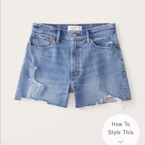 NWT Abercrombie 4 inch mom shorts